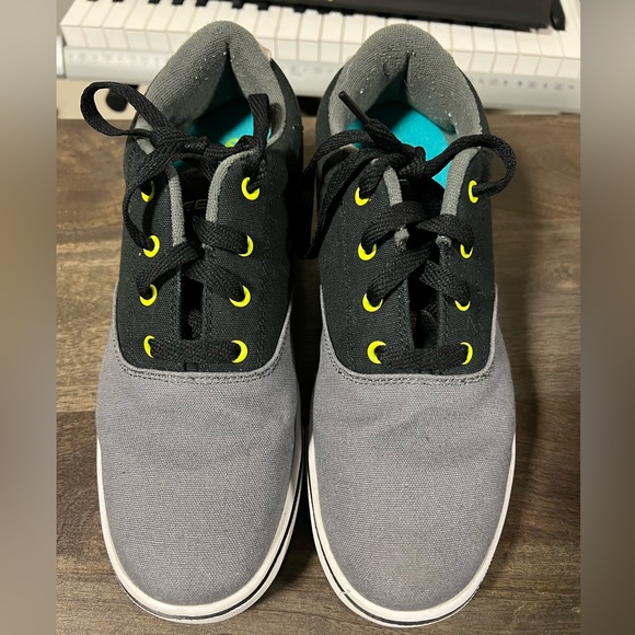 Size 9 Youth Heelys - Gently used - Picture 3 of 5
